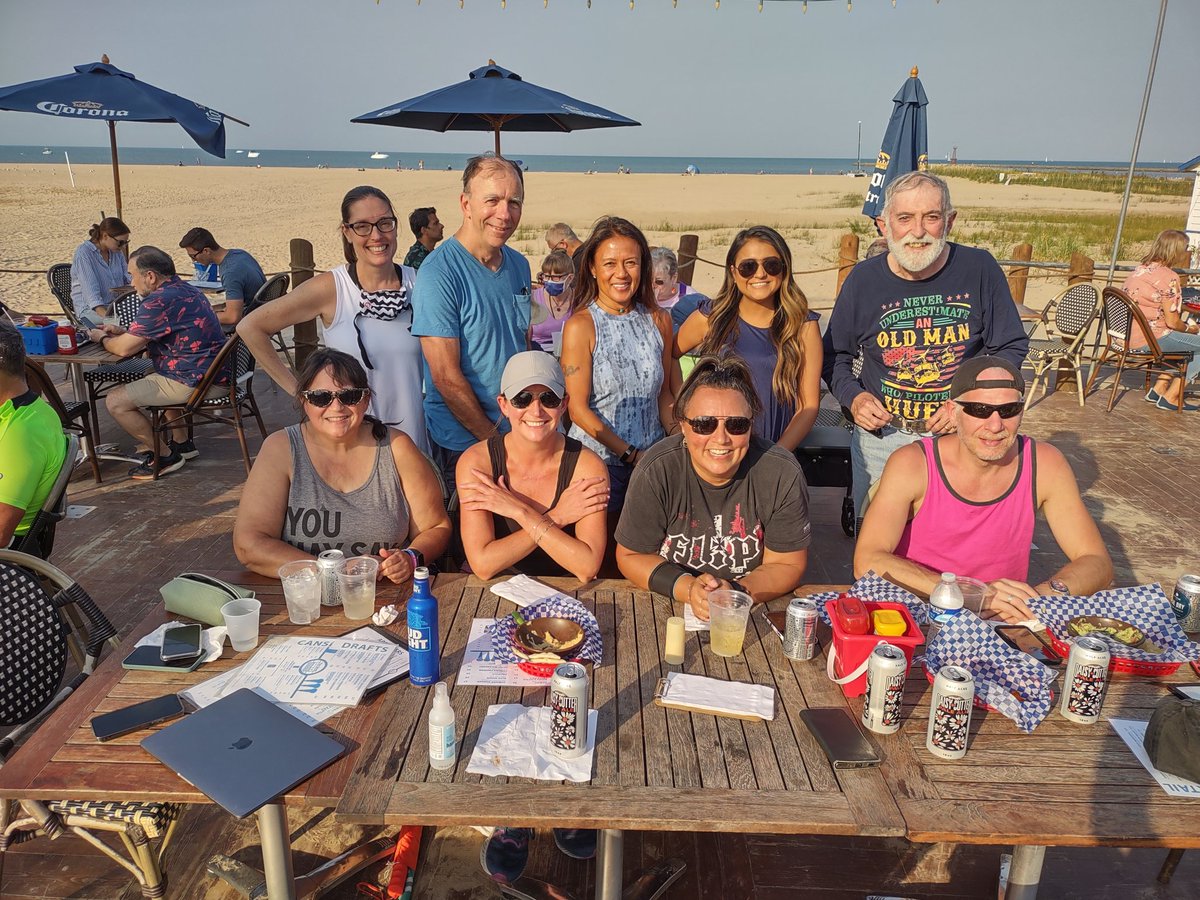 SteveMoore1406's tweet photo. The @AFSPIL chapter is celebrating finishing setup for tomorrow's Chicagoland walk for @afspnational #ChicagOOTDCW #OOTDCCW https://t.co/ongzoUgwSx
