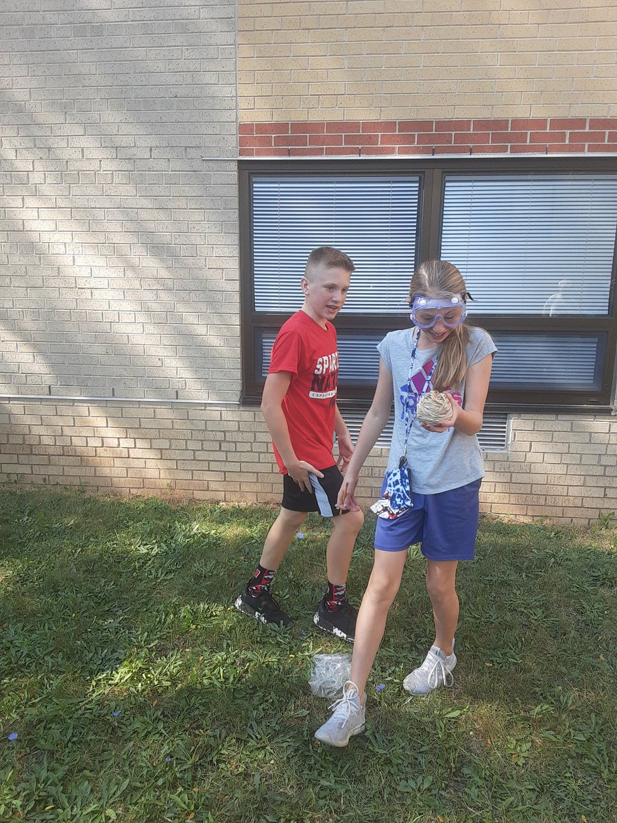 schaibs3's tweet photo. 6 red isn't  afraid of anything activity and pumpkin time bomb teamwork. #werppms @PPMS_SDE https://t.co/iWs7cFw3T0