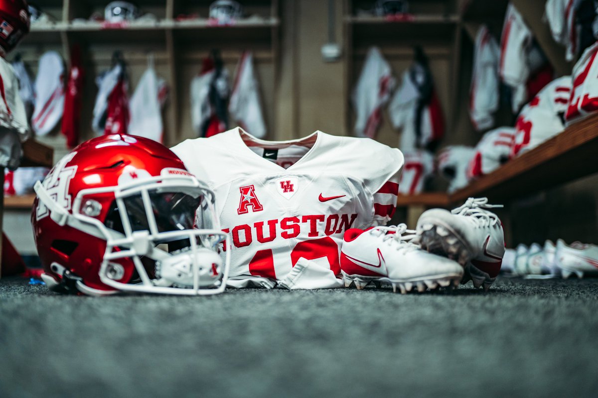 UHCougarFB's tweet photo. The fit

🛑⚪️⚪️

#GoCoogs https://t.co/N66avAJAOX