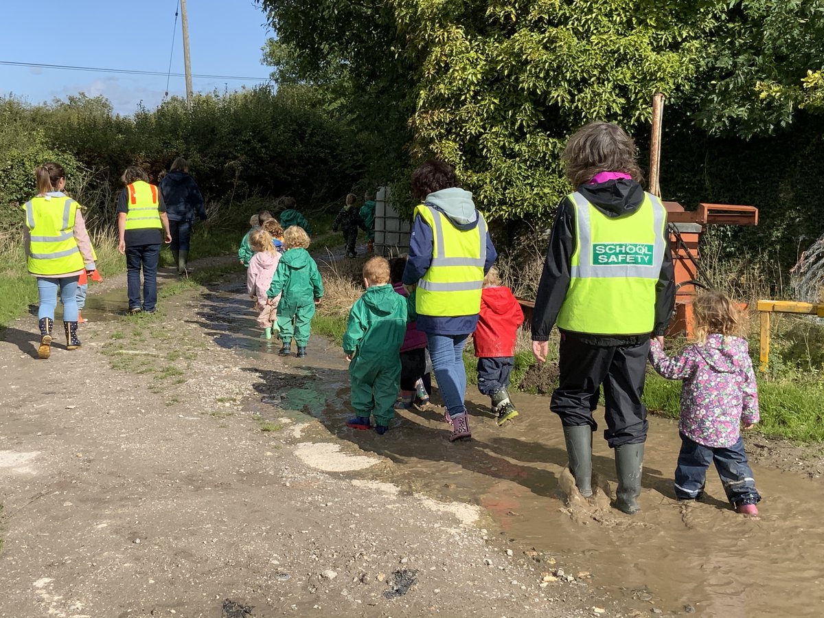 Nelkcarps's tweet photo. Also today... #InspiredToLearn Pre-School had an amazing visit to #MaidenCastleFarm with @HazelHoskin. https://t.co/79FmAlmyp6