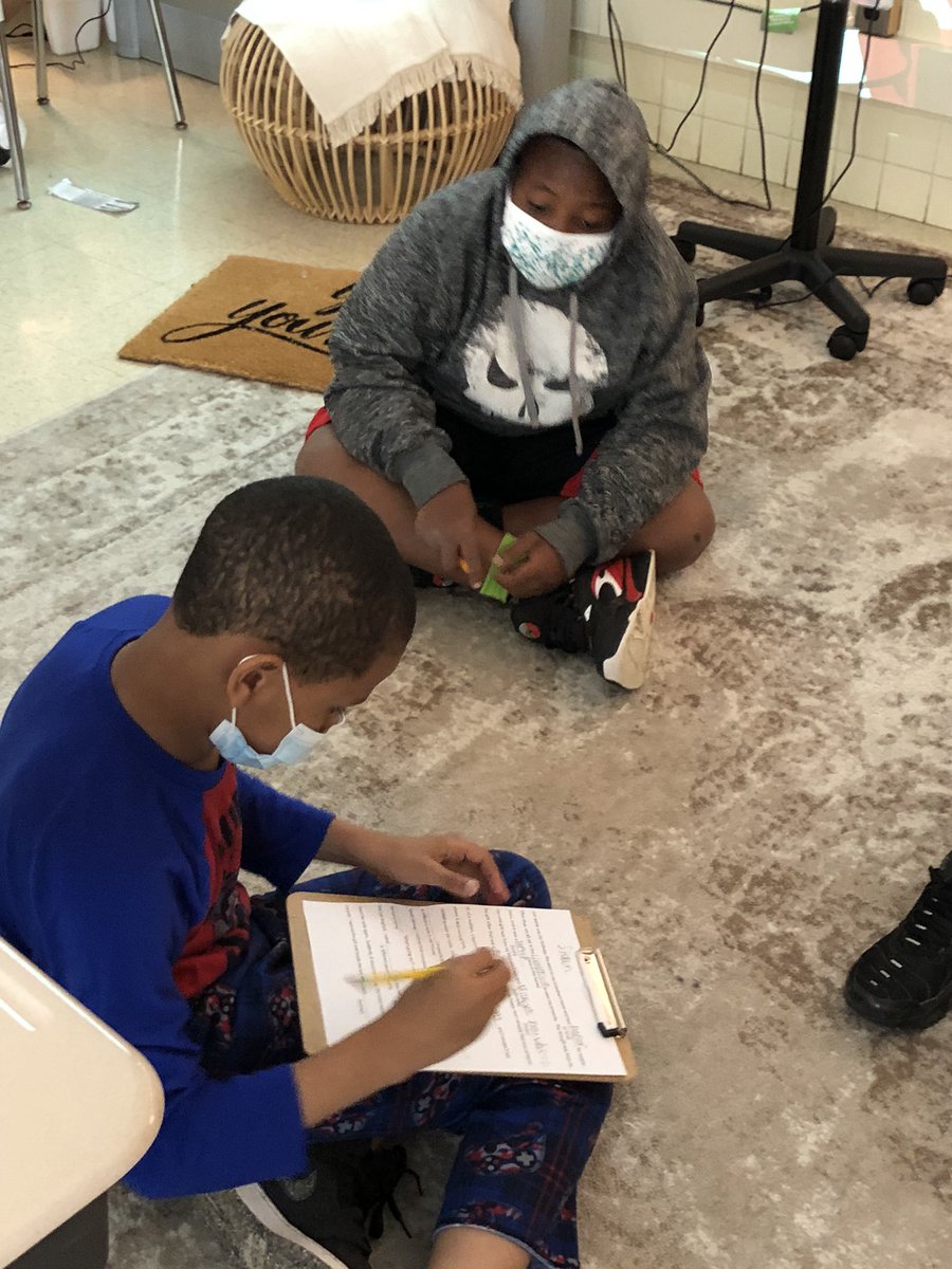 Spotted: on task students engaging in reading and writing! #marsstars <a href="/MarsEstatesBCPS/">MarsEstates_BCPS</a> <a href="/_msrichards/">Jocelyn Richards</a>
