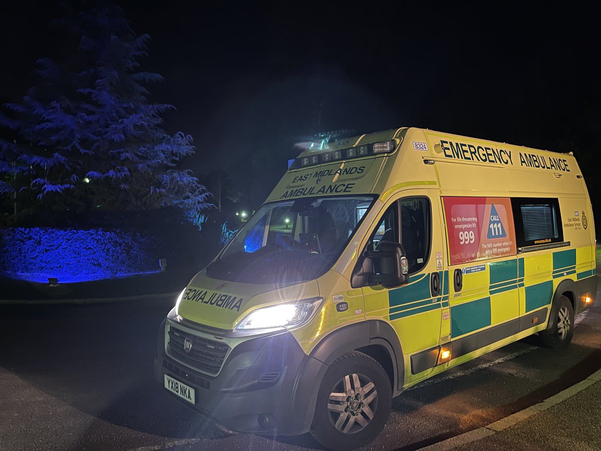 On my first #Nightshift as a #StudentParamedic (not that I can do much extra yet, but the effort is still there🤣) Starting to lag a bit…🥱 I haven’t done a night shift in over 7 years… Anyway, a quick snap outside the beautiful @warnerhotels #ThoresbyHall. #OnSceneDischarge