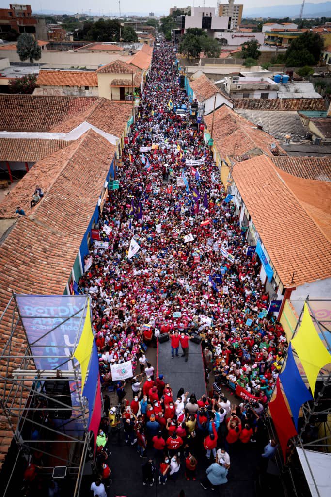pinfantea's tweet photo. ¡QUE BONITO FALCÓN! 👏🏽🤩🔥🇻🇪

Este mar de pueblo rojo rojito ❤️ nos acompañó en la juramentación del Comando de Campaña Aristóbulo Istúriz. 

¡Unidos consolidaremos la victoria! @NicolasMaduro https://t.co/zsegDsyxos