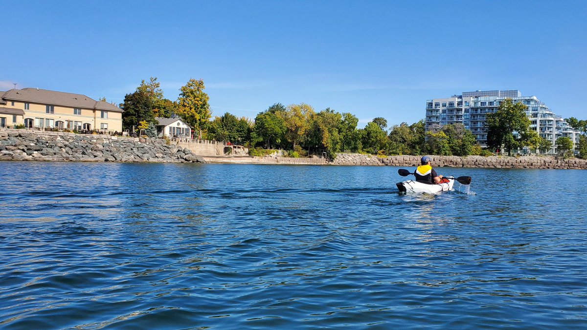 JustOutAndAbout's tweet photo. Hello October! Morning kayak along the Oakville and Burlington waterfronts. #LakeOntario #Oakville #VisitOakville #BurlON #VisitBurlON #DiscoverON #RediscoverON #paddle #autumn https://t.co/sVwlVnqphq