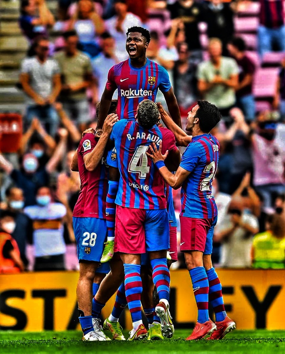 H0UDINI10's tweet photo. We sick
#but #never #die 🤜🤬🤛
#ViscaBarca 
#Barcelona https://t.co/gUeOc4UVfa