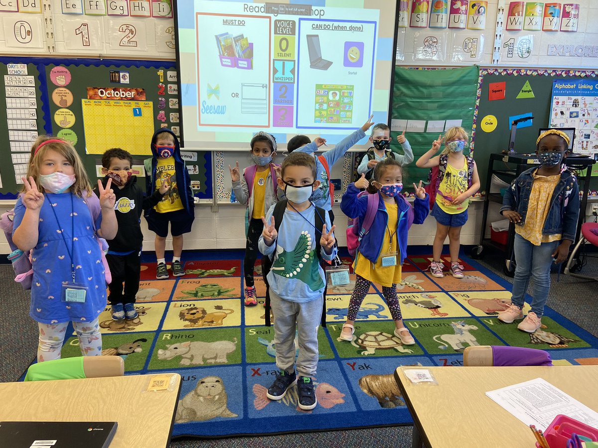 Gina_Larucci's tweet photo. Look at all the blue and yellow for LL spirit day! π¦ #proudtobe15 #LLhasheart #Kindergarten https://t.co/Npy0uNH62m