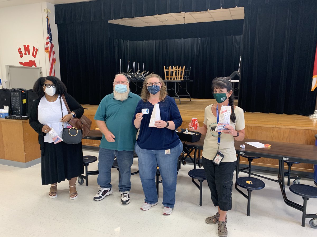 Mills16Ralph's tweet photo. We had to take care of the runners who made intersession a blast. What a great staff to work with during our Fall Intersession! #GISDintersession @JenGarciaOMS @PeralesIda @OBanion_Bisons https://t.co/0fPAk6tvMo