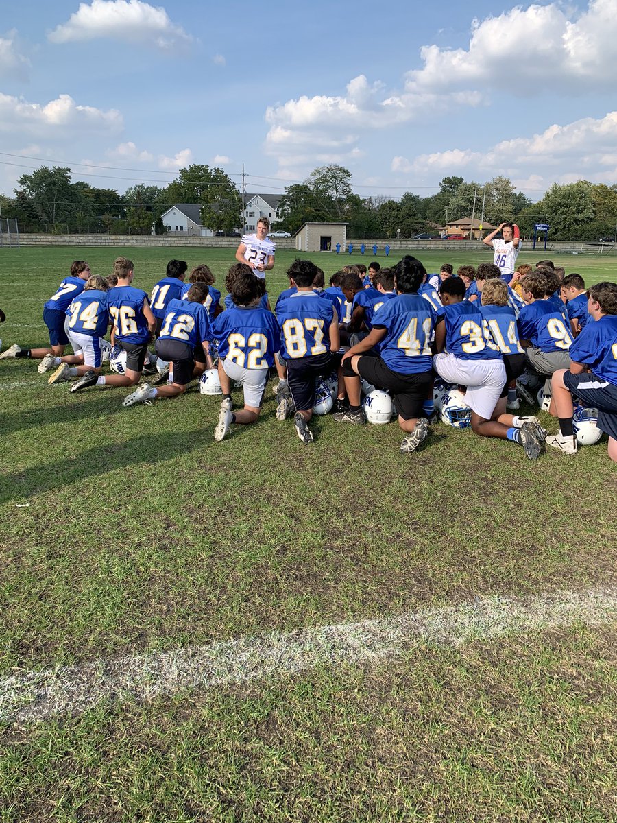 Thank you senior varsity running back <a href="/BraytonMaske/">Brayton Maske</a> for giving the freshman Word of the Week! Brayton talked to our guys about being a great teammate! #BeTheLink