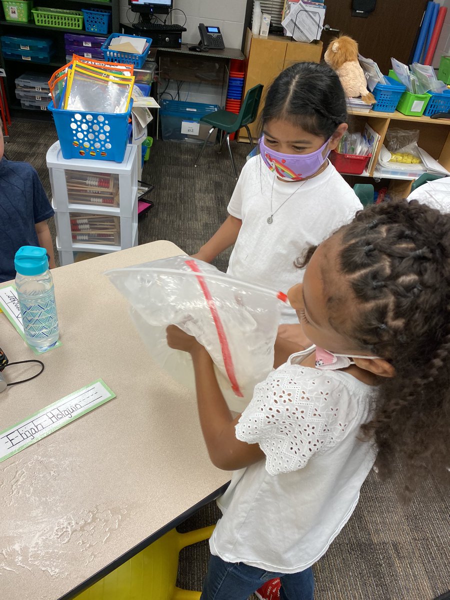 1stgraderocks1's tweet photo. We’ve been talking about states of matter so we decided to change a liquid into a solid! Making ice cream! Mmm mmm good #icecream @HumbleISD_HE https://t.co/2Dx7DJWmJk