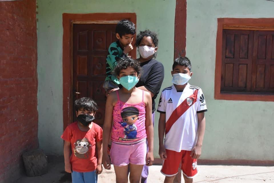 GZamoraSDE's tweet photo. Felicitaciones a las  24 familias que hoy recibieron las llaves de su vivienda social en el Departamento Guasayan!! https://t.co/gpgZau8I40