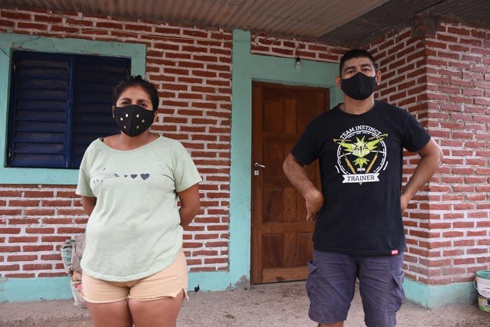 GZamoraSDE's tweet photo. Felicitaciones a las  24 familias que hoy recibieron las llaves de su vivienda social en el Departamento Guasayan!! https://t.co/gpgZau8I40
