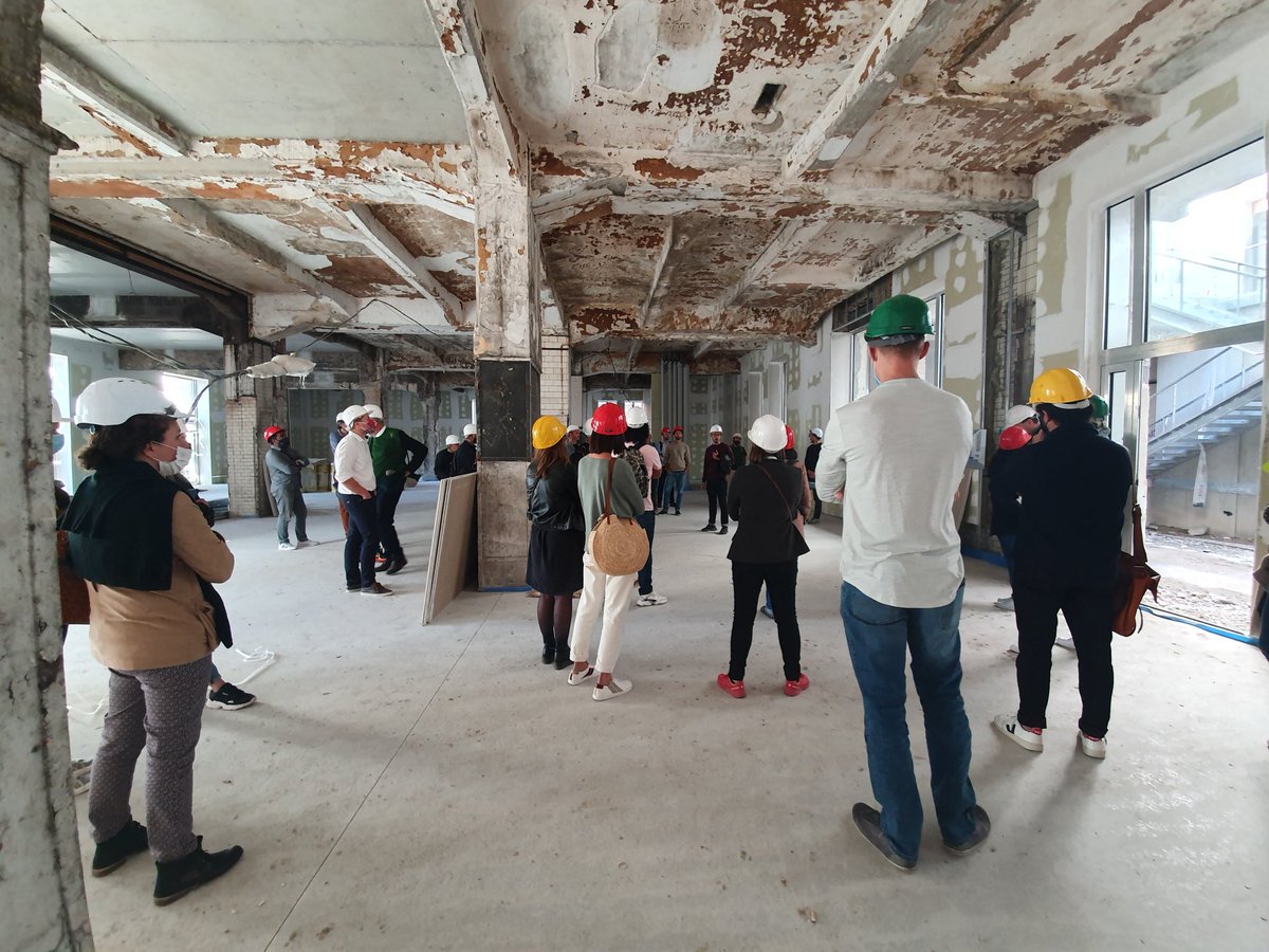La visite guidée du chantier @KaleidosCOOPsxb affichait complet aujourd'hui ds le cadre des #JA2021 pr découvrir les regards croisés d' A.Chemetoff &amp; des archis d'Un1on sur la réhabilitation du site et leurs choix audacieux d'aménagement de notre futur tiers-lieu transfrontalier.