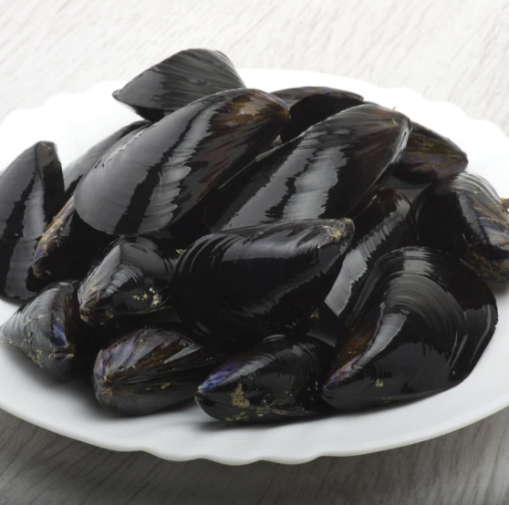 We eat a lot of mussels, cooked in different ways but it’s hard to beat garlic, shallots, white wine, loads of herbs. 

#mussels #shellfish #healthyoption #healthyfoodieideas #seafoodie #seafoodies #torontoseafood #seafoodto #seafoodlove #seafoodtime #seafoodporn #seafoodlovers