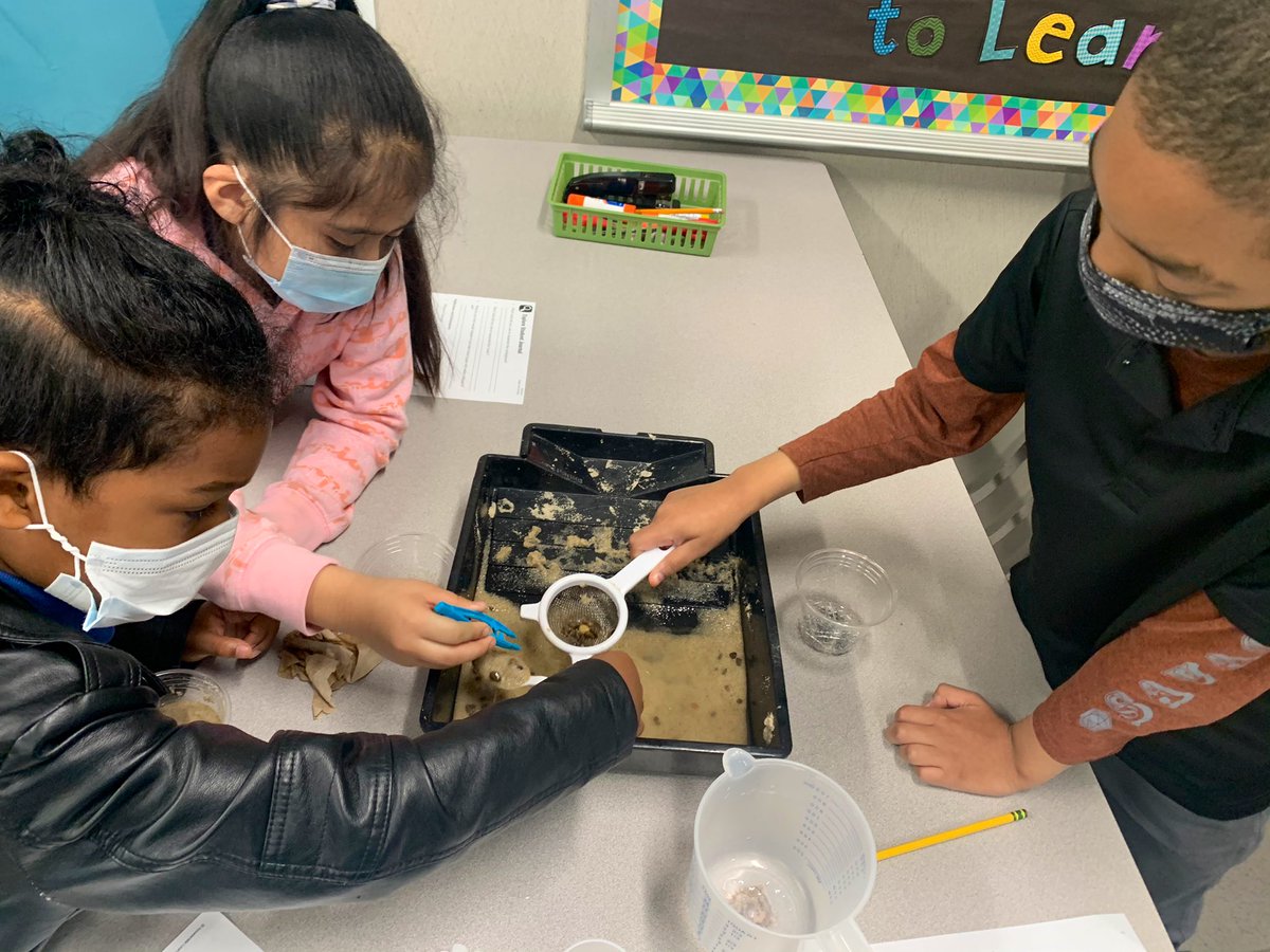 TeachBenitez's tweet photo. Our 4th & 5th Grade Bulldogs had a fantastic week βmixingβ it up in science lab as they explored mixtures and solutions! #ElemScience #PSEstrong @GPCandI @GalenaParkISD https://t.co/lAyKBlFR6f