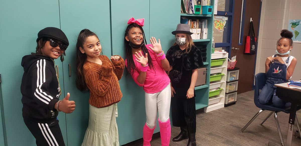 msstuffler's tweet photo. Decades Day!
@msstuffler #Humbleisd_SWE https://t.co/mFJt2jwBgr