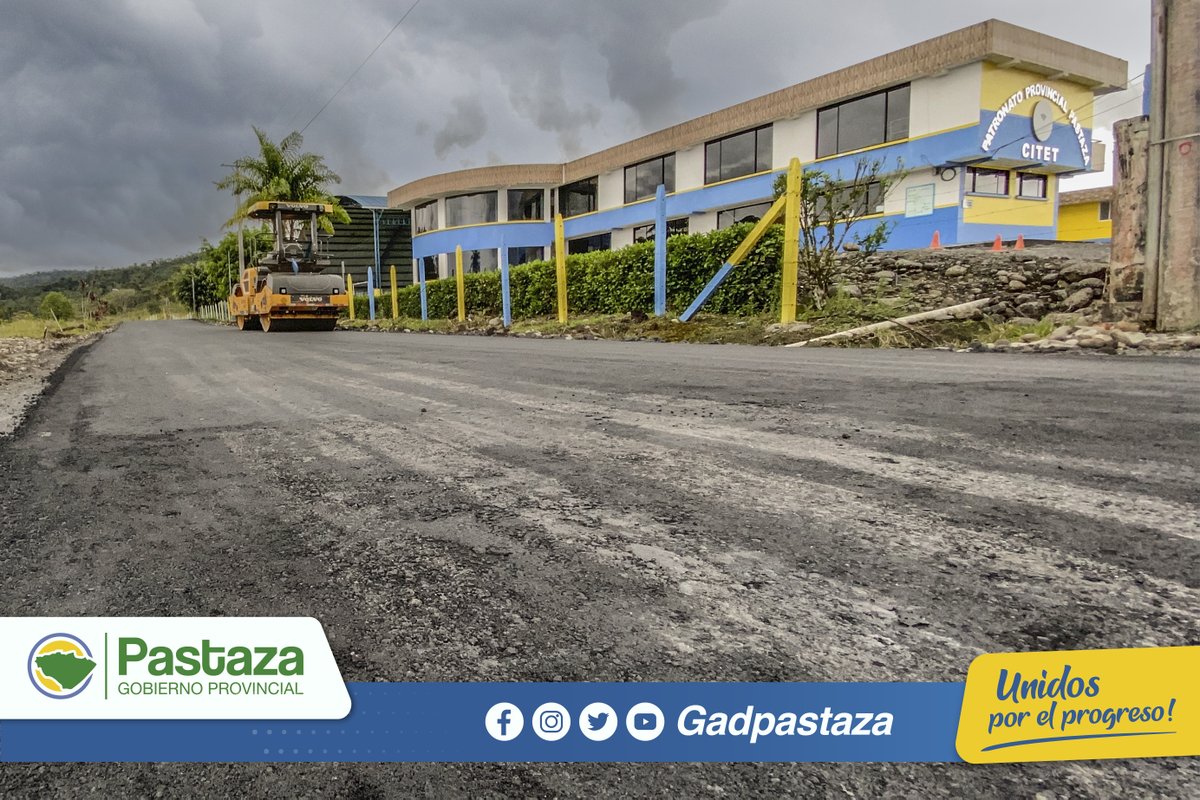 GadPastaza's tweet photo. Mantenimiento con nanotecnología se realiza en la vía de acceso al CITET, 1.000 metros de longitud recibe un mantenimiento especial con ORGANOSILANOS en base a nanotecnología y emulsión asfáltica, una tecnología nueva que se está aplicando por primera vez en #Pastaza. https://t.co/mmB6tLgjNm