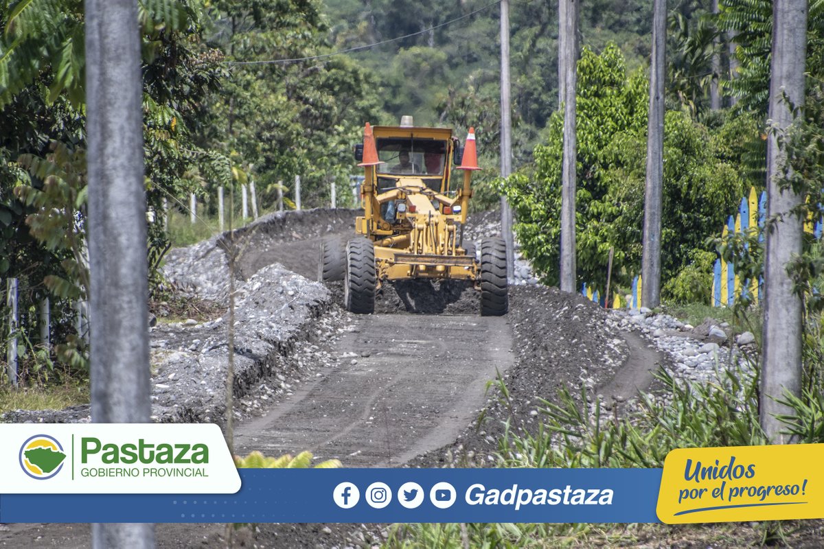 GadPastaza's tweet photo. Mantenimiento con nanotecnología se realiza en la vía de acceso al CITET, 1.000 metros de longitud recibe un mantenimiento especial con ORGANOSILANOS en base a nanotecnología y emulsión asfáltica, una tecnología nueva que se está aplicando por primera vez en #Pastaza. https://t.co/mmB6tLgjNm