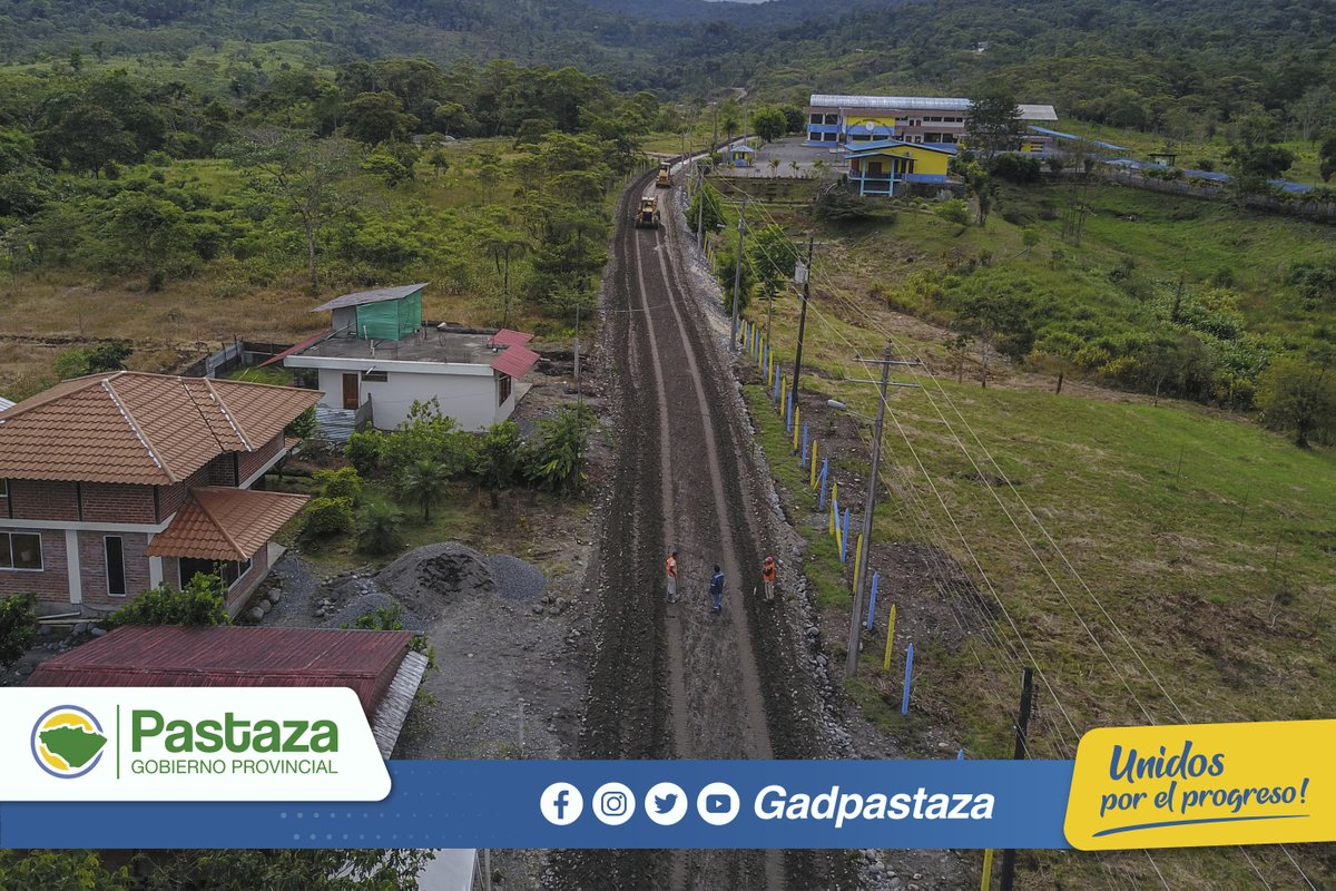 GadPastaza's tweet photo. Mantenimiento con nanotecnología se realiza en la vía de acceso al CITET, 1.000 metros de longitud recibe un mantenimiento especial con ORGANOSILANOS en base a nanotecnología y emulsión asfáltica, una tecnología nueva que se está aplicando por primera vez en #Pastaza. https://t.co/mmB6tLgjNm