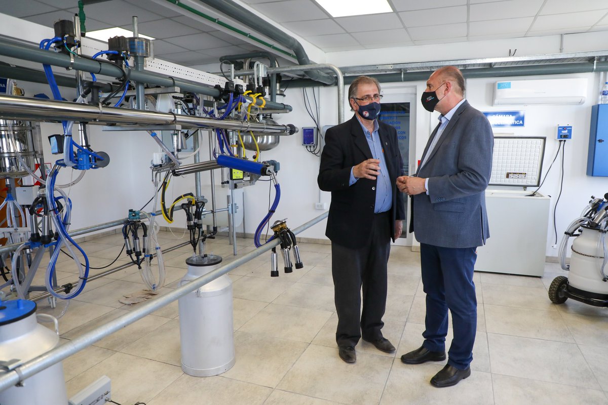 omarperotti's tweet photo. Más y mejor industria láctea para Santa Fe, significa más trabajo y producción. Junto a @ferpeirano , @arturovidela21  y Fernando Almada, participamos de la inauguración del Centro Tecnológico CAFYPEL, en #ElTrébol, que desarrollará equipamiento e insumos para la cadena láctea. https://t.co/XgHkQh7gdN
