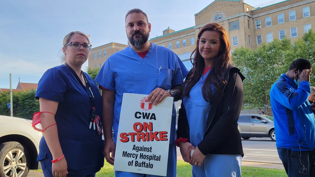 Picket line at Mercy Hospital in South Buffalo was still going around 5:30 p.m., after first starting at 6 a.m. this morning. <a href="/CWAUnion/">CWA</a> asking <a href="/CHSBuffalo/">Catholic Health</a> for contract that includes minimum staffing ratios. @WBFO