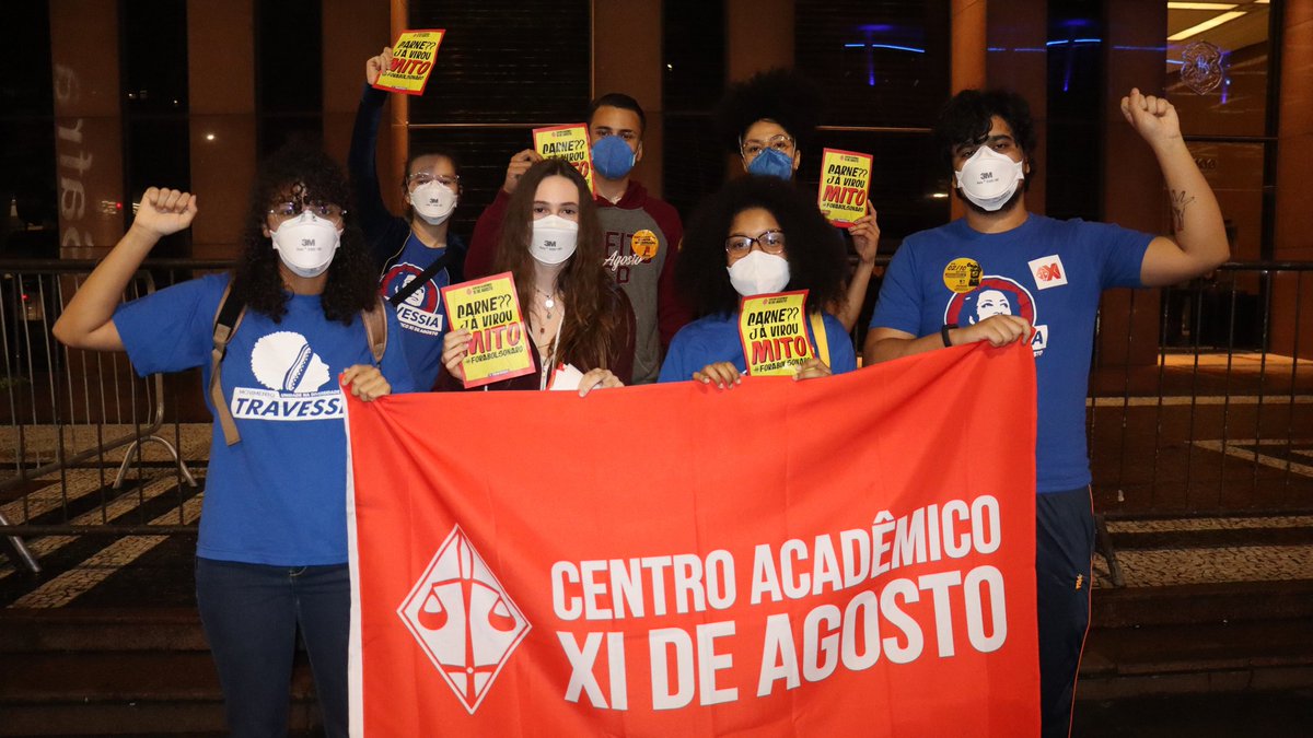 xideagosto_usp's tweet photo. Estivemos nas ruas mobilizando pelo ato #ForaBolsonaro que acontecerá amanhã na Paulista. Todo o Brasil sairá às ruas para exigir o impeachment do genocida.

Os estudantes estarão nas ruas! https://t.co/9WWcZLTHuS