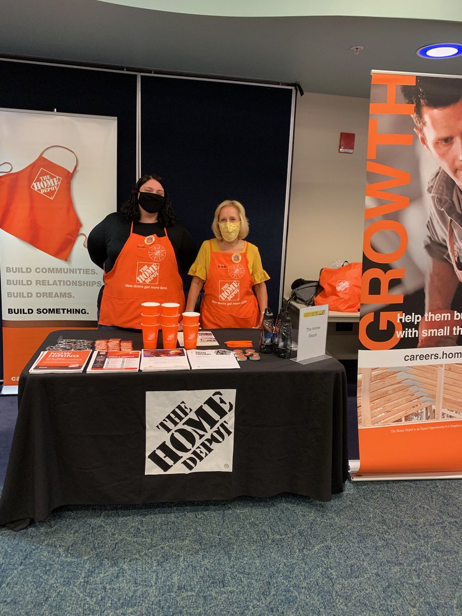 Recruitment in Action!  Thank you Xan and Jen for representing D 13!  ⁦<a href="/garydemarinis/">Gary DeMarinis</a>⁩ ⁦<a href="/edietelford/">Edie Telford</a>⁩ ⁦<a href="/AmandaKincadeSE/">Amanda Kincade</a>⁩