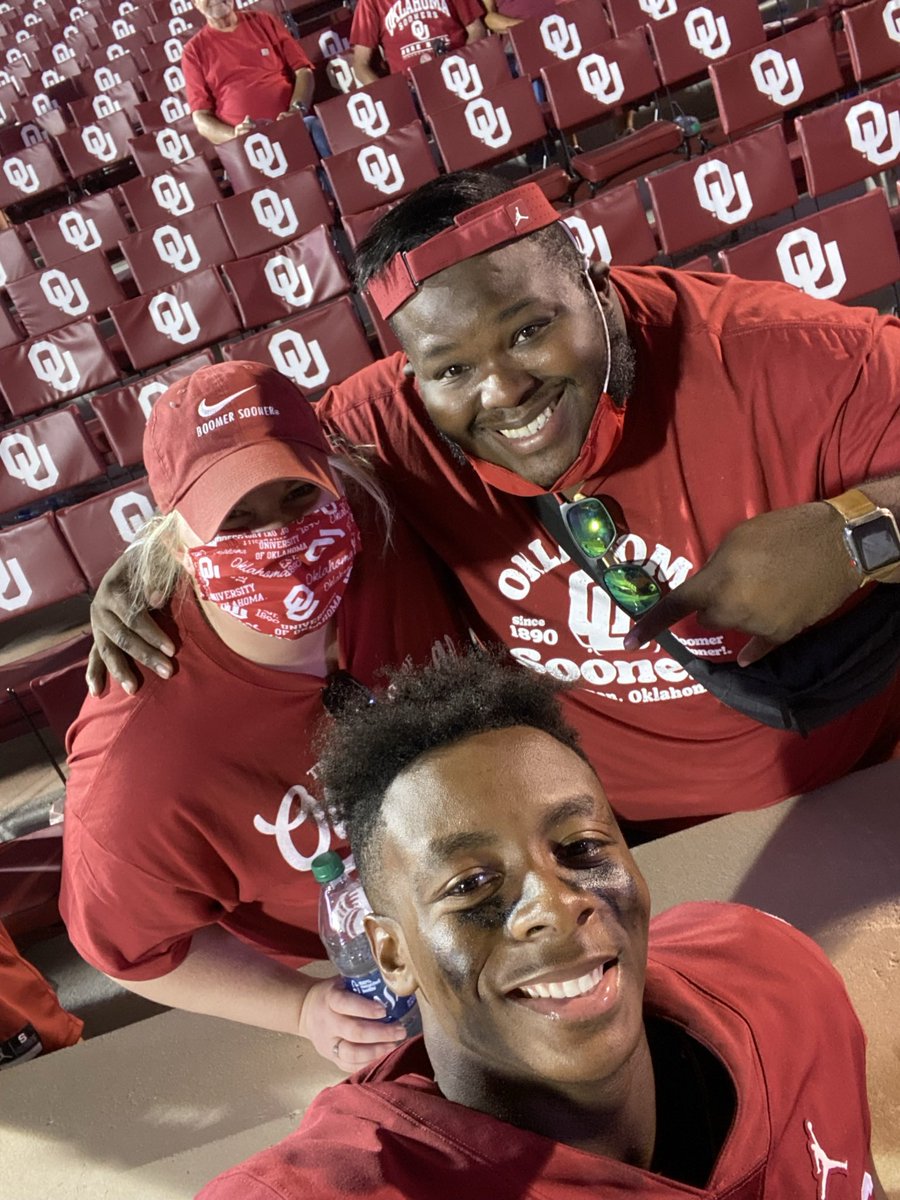 imthatswag's tweet photo. Support your family! Proud of nephew @djgraham_ y’all thought that catch was insane…. JUST WAIT! We bought a shirt and sweatshirt. Stand with fam all day everyday. The Best Is Yet To Come! 
#BoomerSooner 
#SpeedD 
#OUDNA https://t.co/wVOaOLUlok