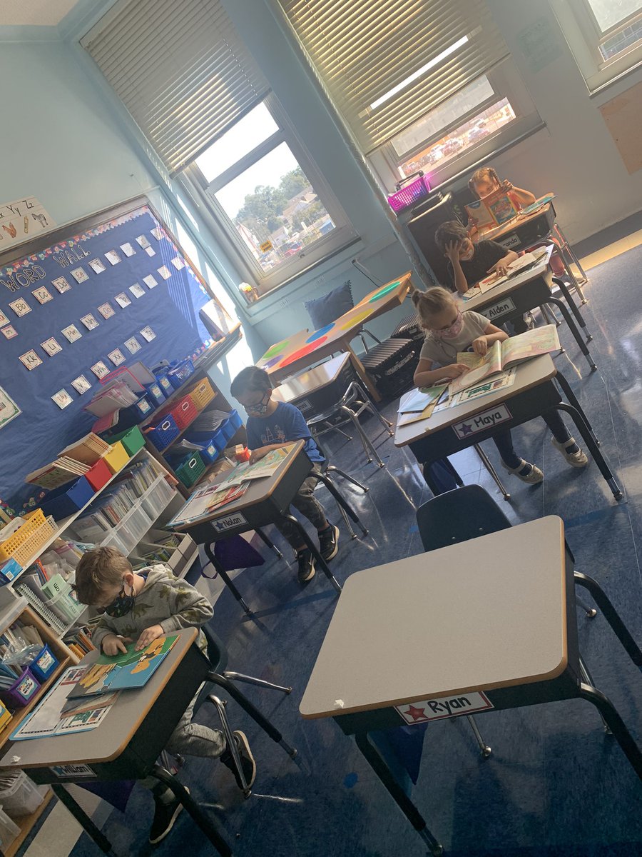 These little owls love Reading Workshop! We learned all about making connections today. We sure do love our books! 📖📚🦉💙 <a href="/MarissaAlonso7/">Marissa Alonso</a> <a href="/jmcgahan31/">Julie McGahan✌🌏⚓</a>