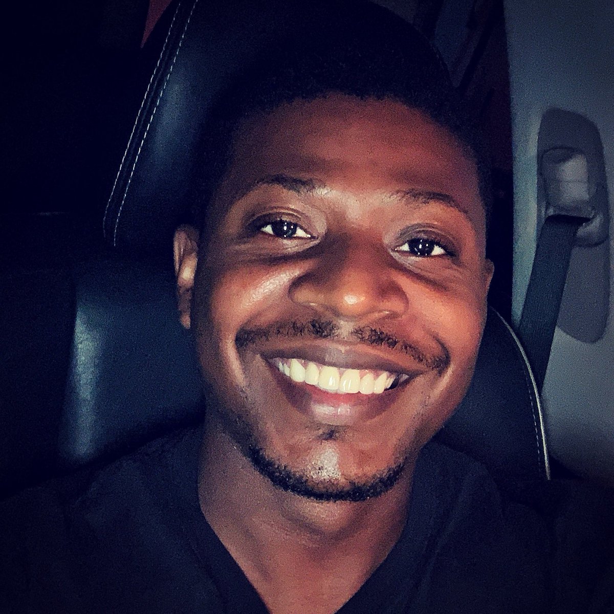 EdVanzd's tweet image. When u fresh out the dentist chair with that #colgatesmile 😁