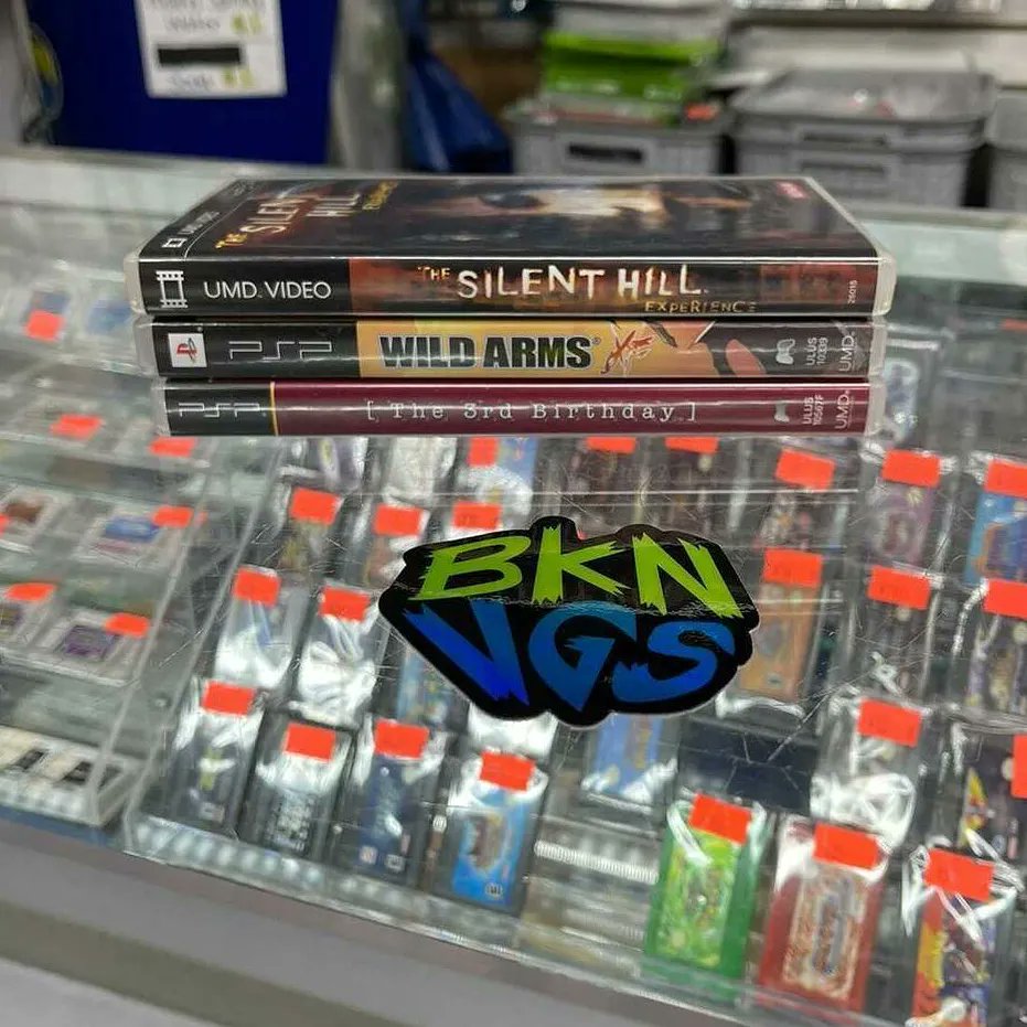 bklynvideogames's tweet photo. More of todays trade-ins #pspgo #pspgames #pokemoncrystalversion #castlevaniaariaofsorrow #gbcgame #gbagames #retroshop #brooklynvideogames https://t.co/M70tbBlqqS