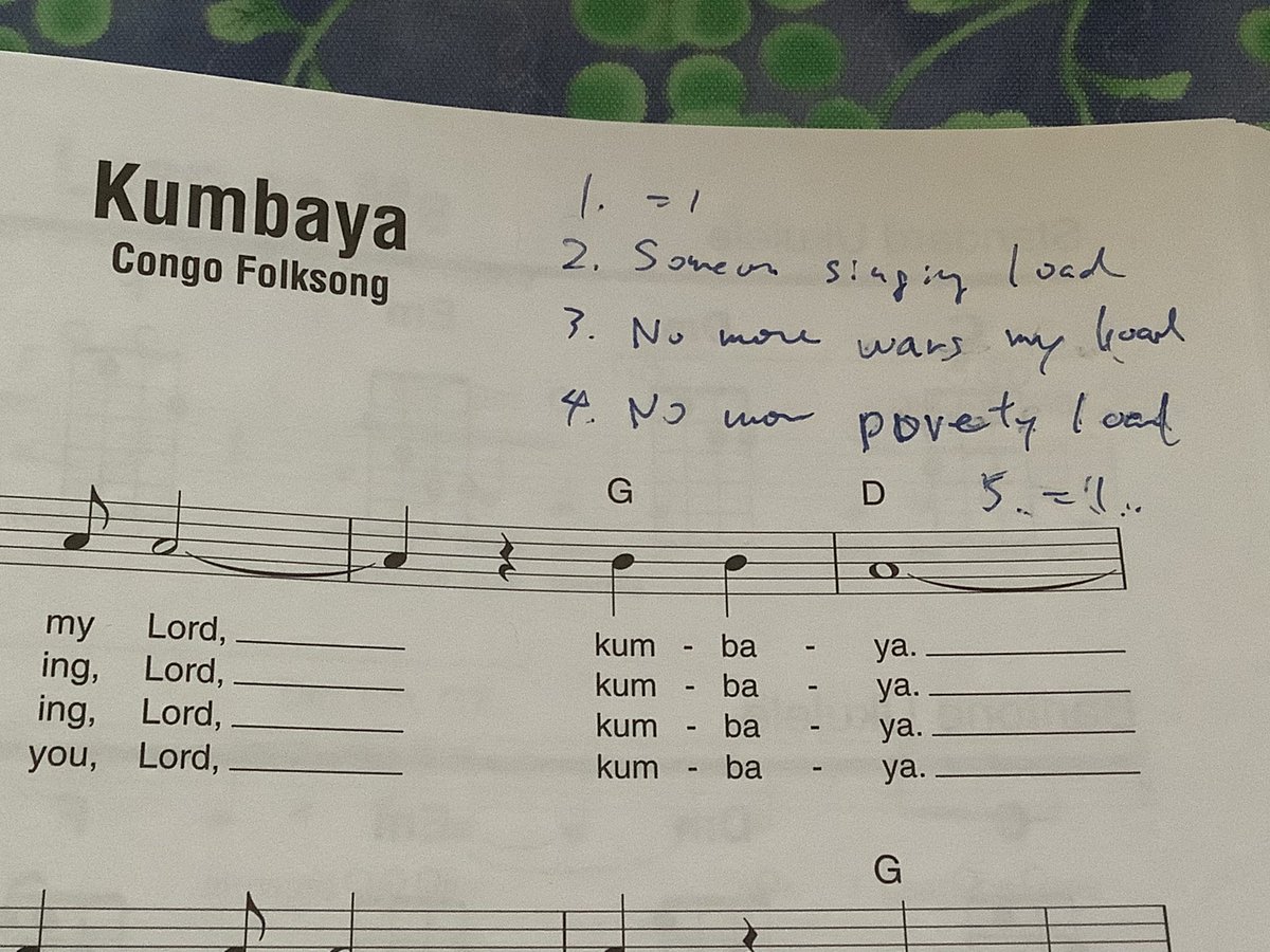 KTM819O4's tweet photo. #STRUMTogether #CAMPFIRESONGS #Kumbaya #JoanBaez 
ジョーンバエズが歌っていたクンバイヤが載っていました！
替え歌と移調が自由にできる曲です(´∀｀)／ https://t.co/VmwSJvFXve
