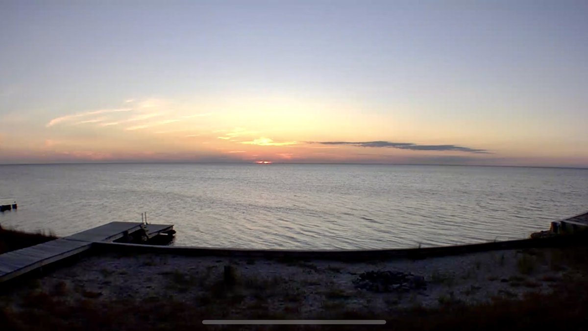 konabreezeobx's tweet photo. Slight #sunset on #pamlicosound #avonNC #capehatteras #OBX #outerbanks #OBXlife #OBXsunset #visitOBX #hatterasisland https://t.co/4AkY3ksvKY