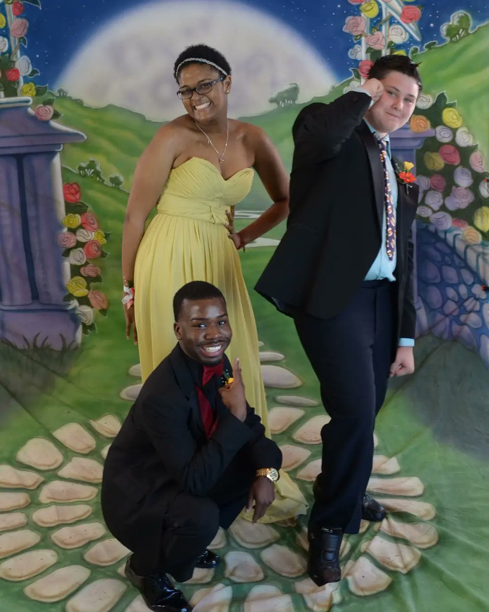 FTLPROM's tweet photo. When it's Feel Good Friday and it's time to strike. a. pose!!! 💃🌟🕺
#APTR #apromtoremember #ultimateprom #feelgoodfriday #strikeapose #southflorida #charity #teencancerawareness #pediatriccancerawareness #cancersurvivors #hope #strength #inspiration #hopeforteensbattlingcancer https://t.co/Ais8eirRdp