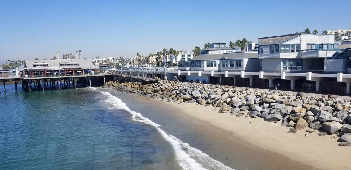 BayAreaDivorce's tweet photo. Enjoying a workday not doing work. Told to be sure to stop at Tony's, an iconic bar. #SoCal #CrowsNest #GenerousPour 🙂 https://t.co/shf2LwpqUM
