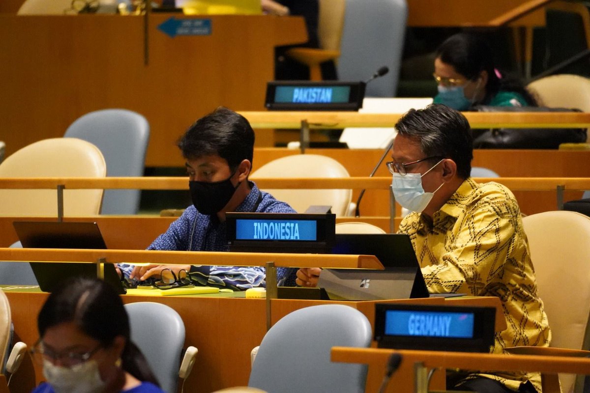 indonesiaunny's tweet photo. 1) Dalam General Debate Komite 3 SMU PBB ke-76 hari ini (1/10), Indonesia tekankan perlunya: 

✅Kemitraan multi-stakeholder untuk pastikan pemulihan dari pandemi

✅Atasi rasisme dan diskriminasi, termasuk terhadap pekerja migran

#iniDiplomasi #IndonesiaUntukDunia https://t.co/5fjMxf0Y0r