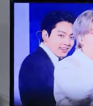 rockstarJKK's tweet photo. Everyone going feral after Jungkook’s lip piercing.

I AM NOT PROCESSING https://t.co/tk3YhWs1JK