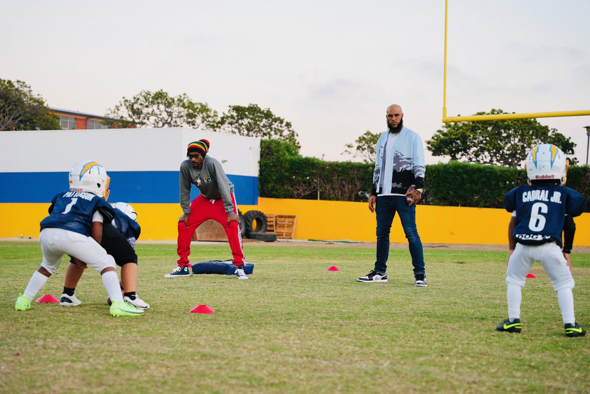 LAB__Sports's tweet photo. LAB Sports Family. Coach Snoop and Keenan Allen working practice at the @SnoopLeague @SnoopDogg @Keenan13Allen https://t.co/sVeXfJZ4Qu