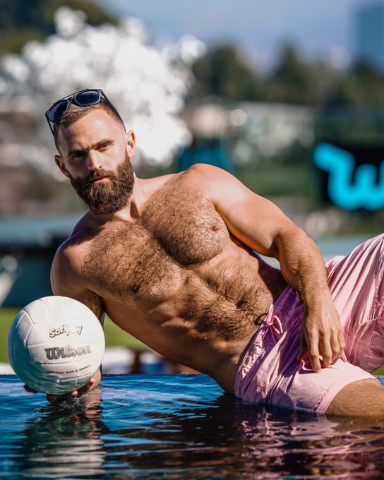 Who wants to play volleyball in the pool with me? 💁🏻&zwj;♂️ https://t.co/7x520t3DTc<a href="/tag/muscleworship"class="tags"><span>#muscleworship</span></a><a href="/tag/musclebottom"class="tags"><span>#musclebottom</span></a><a href="/tag/musclegod"class="tags"><span>#musclegod</span></a><a href="/tag/musc"class="tags"><span>#musc</span></a>