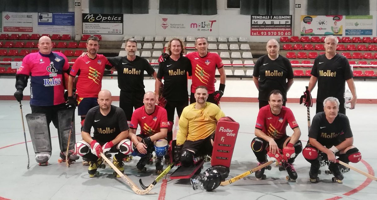 VeteMollet's tweet photo. Seguim de pretemporada i patxanga amb els grans amics de @vet_stceloni Fantàstic tercer temps a #RestaurantMarfa
@pep_gol @jj_del_moral @jorditomey @MiquelRoura @osodragon14
#OldLeague
#vetehockey
#hockey
@Mollet_HC https://t.co/J8Jf4s8pDe