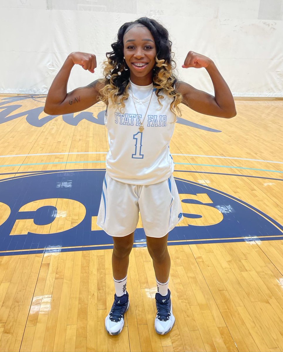 EliyahHoward's tweet photo. I play like a beast but my demeanor humble’ 🔂💆🏽‍♀️ https://t.co/HOlCUszU2k