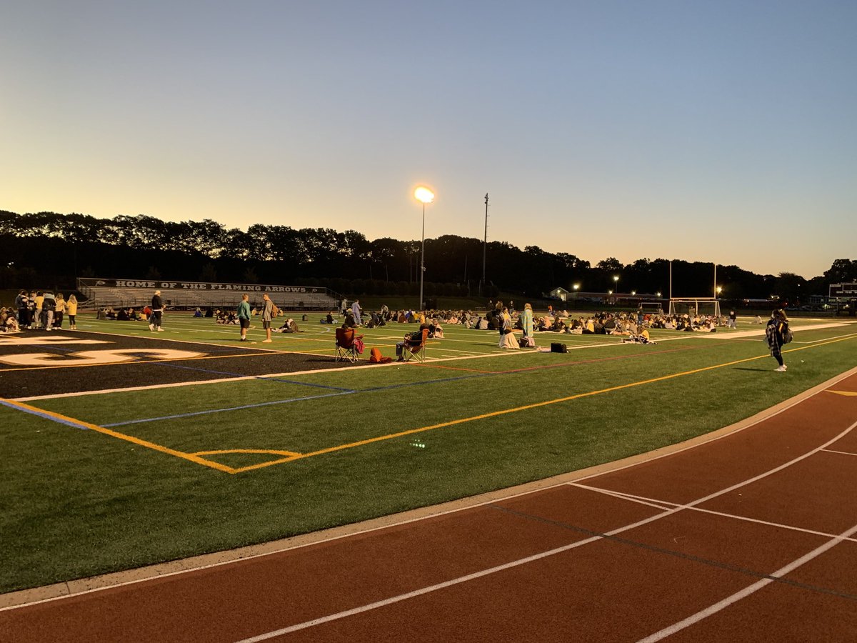 An Amazing Senior Sunrise! 🌞⁦<a href="/SachemHSNorth/">Principal Larson</a>⁩