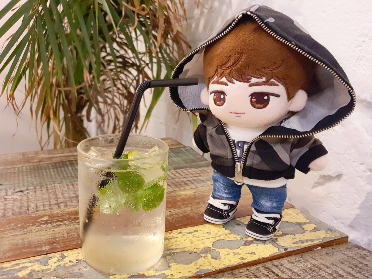 lulumamang's tweet photo. 모히또 가서 몰디브 한잔 🍸
음악에 🎶 몸을 맡긴 러브론 https://t.co/3qZi4IiBq7