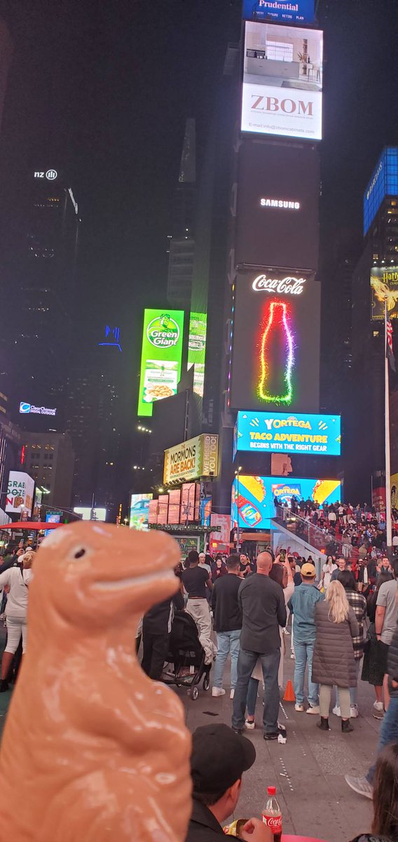 SandySeaRex's tweet photo. If I can make it here, I can make it anywhere! #partytime #timessquare. #vaccinated https://t.co/BJBn3BelT6