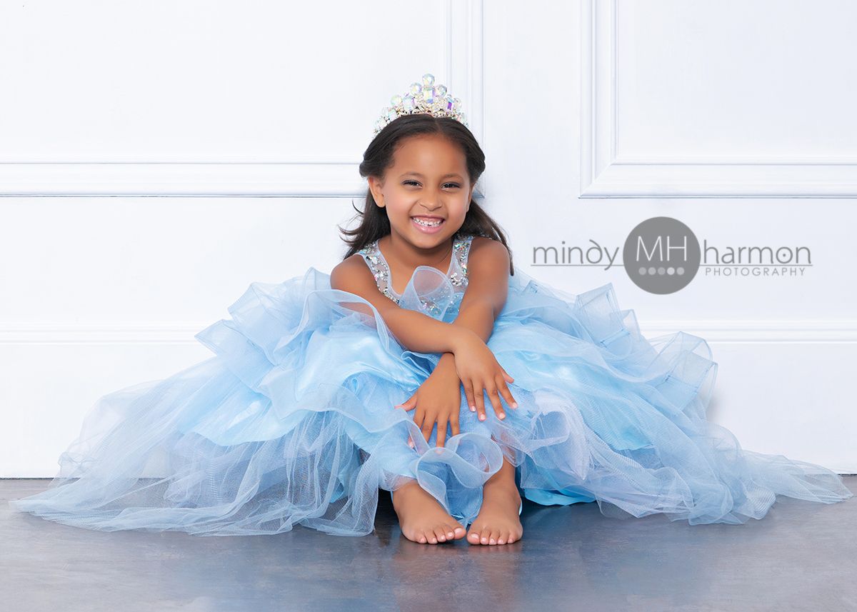 mindyharmon's tweet photo. Sharing another gorgeous portrait of this little beauty. This is just one example of the huge selection of dresses Mindy has for your princess to wear during her portrait session!
#mindyharmon #studioportraitsthewoodlands #childrensportraitsthewoodlands https://t.co/3GnJ0XIxe5