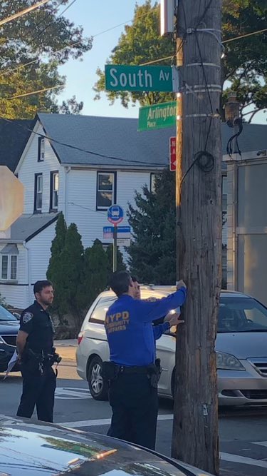 NYPD121Pct's tweet photo. Our Neighborhood Coordination Officers and Crime Prevention Officer are out in #MarinersHarbor  distributing gun stopper flyers alerting the community of the recent shootings in the area. https://t.co/03dWkHc6k8