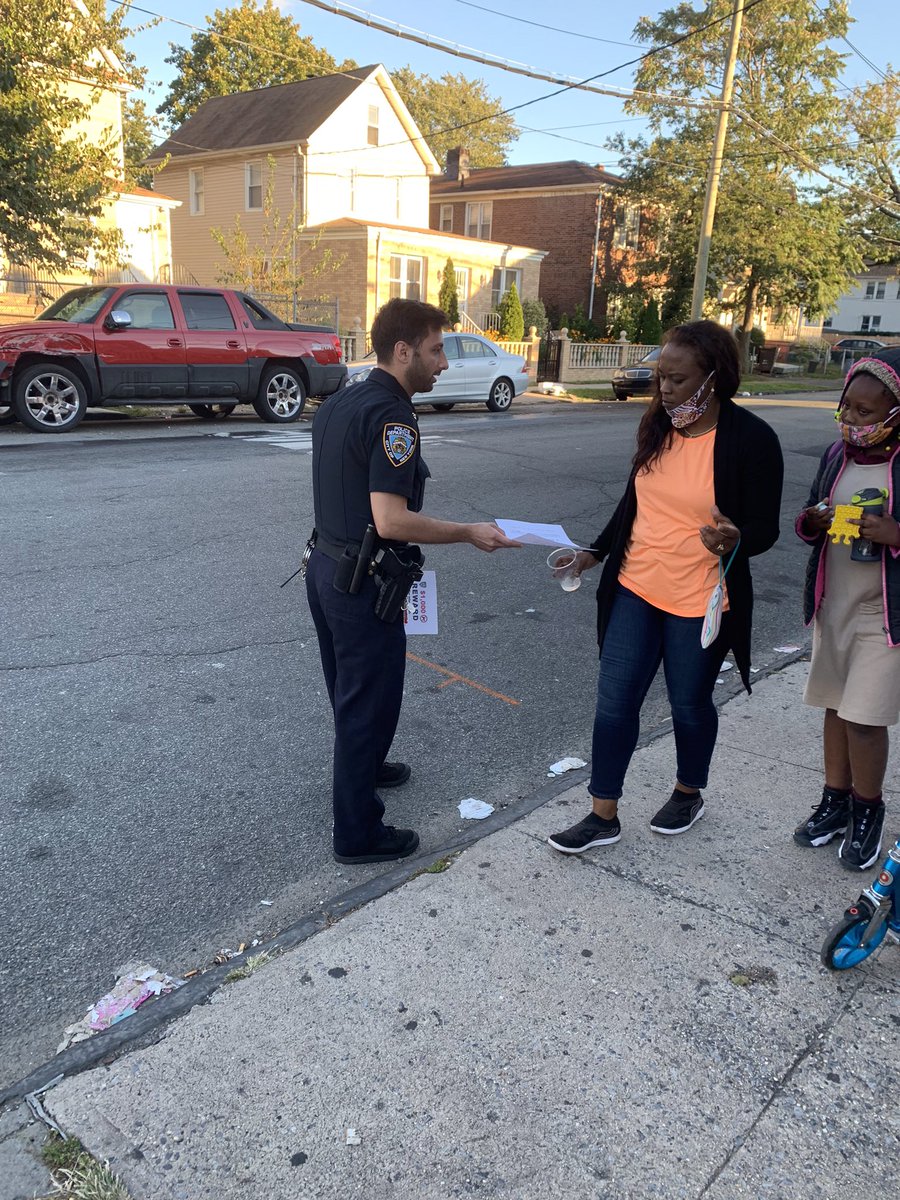 NYPD121Pct's tweet photo. Our Neighborhood Coordination Officers and Crime Prevention Officer are out in #MarinersHarbor  distributing gun stopper flyers alerting the community of the recent shootings in the area. https://t.co/03dWkHc6k8