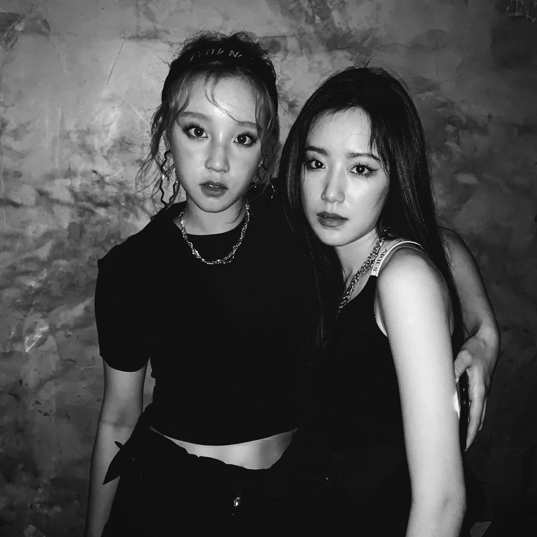 urgidletw's tweet photo. ⠀⠀⠀ꕤ.⠀⠀⠀›⠀⠀⠀𝗡ᥱw.⠀⠀⠀,,⠀⠀updɑtᥱ⠀ ]      #𝐂𝗁𝗈𝗈𝗌𝖾𝐓𝗋𝗂𝗀𝗀𝖾𝗋𝐎𝗋𝐒𝗍𝖺𝗒 +  #𝐓𝗋𝗂𝗀𝗀𝖾𝗋𝕎𝐊𝗒𝗈𝗄𝗈  

Asuza y Jazzlyn llegaron contentas al debut de esta chica para gritar ya que son grandes fans, muchas felicidades. https://t.co/YCOghilC7T