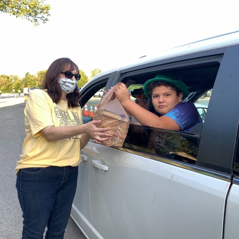 FriendsofKCPL's tweet photo. Giving books away at at the @CityKnoxvilleTN / @knoxreads Drive-In at the Midway is one of our favorite things! We'll be back next Friday with more giveaways before the big show: Raya and the Last Dragon. https://t.co/gRVNjckZab
