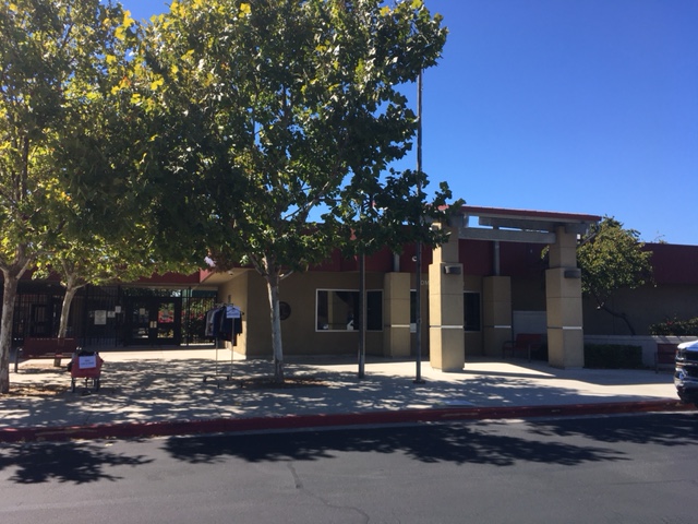 Watching the shadows “dance” in the sun during today’s math walk. Problem by <a href="/pgliljedahl/">Peter Liljedahl</a> in Building Thinking Classrooms. Where in <a href="/powayunified/">Poway Unified</a> are we? #mathwalk #sandiegomath #sidewalkmath bit.ly/mathwalks2021
