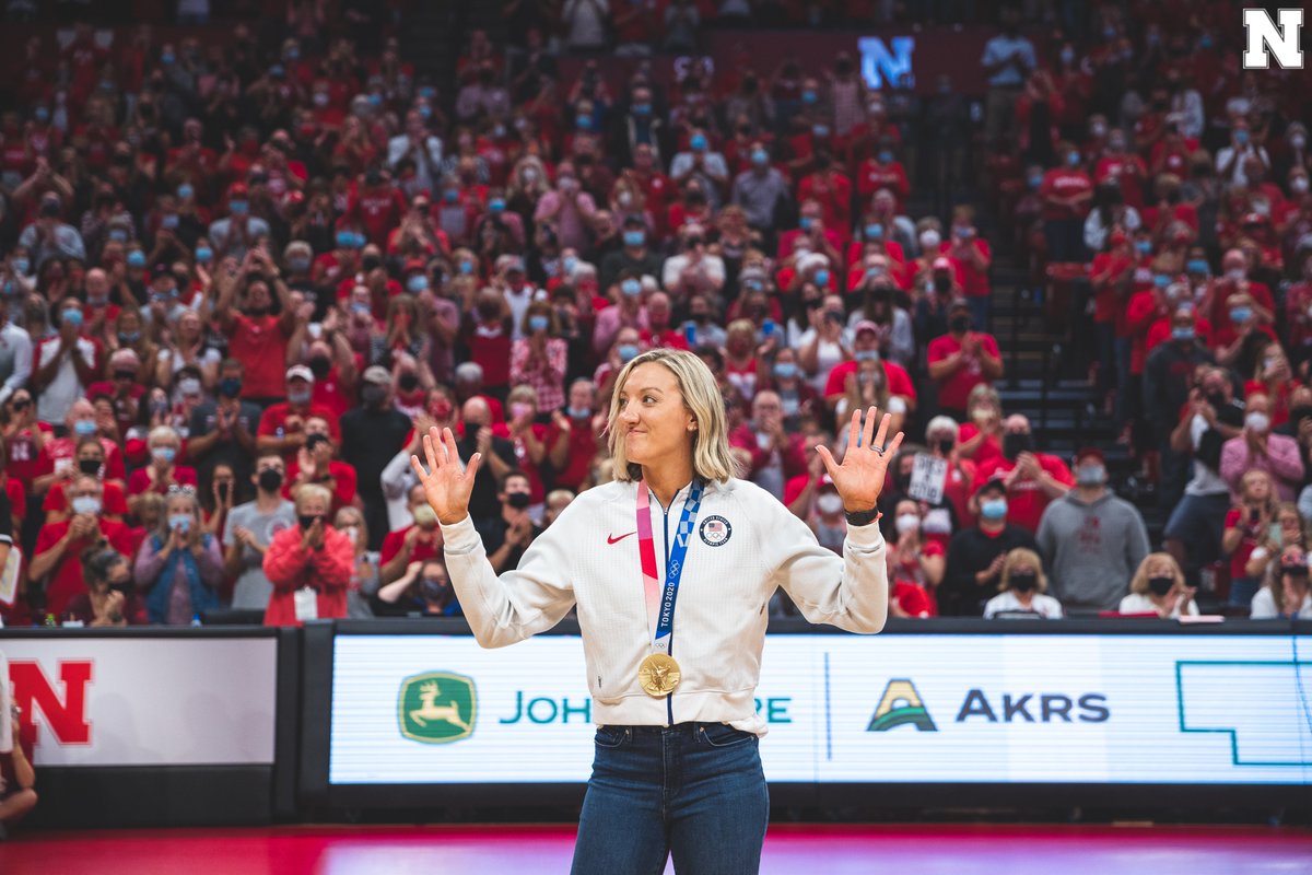 HuskerVB's tweet image. Can today get any crazier??????

the GREATEST VOLLEYBALL PLAYER IN THE WORLD is in the house!!!!!

@JordanLarson10 🥇